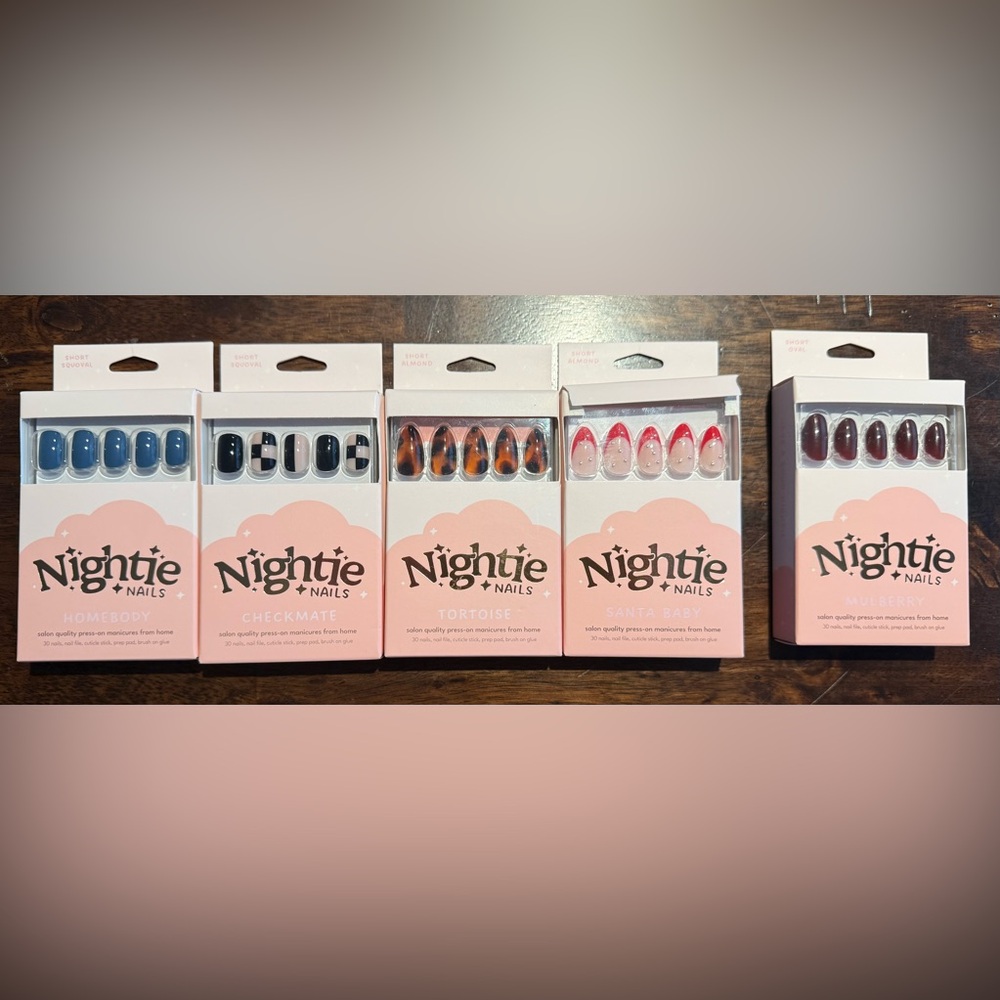 Nightie Nails Press-On Set